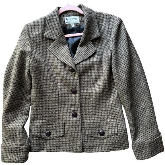 Jackets & Blazers - Freda’s vintage size 6 blazer  in excellent condition
